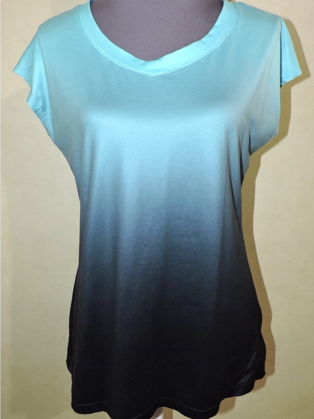 Unique Blouse Size M Blue to Dark Blue Colors